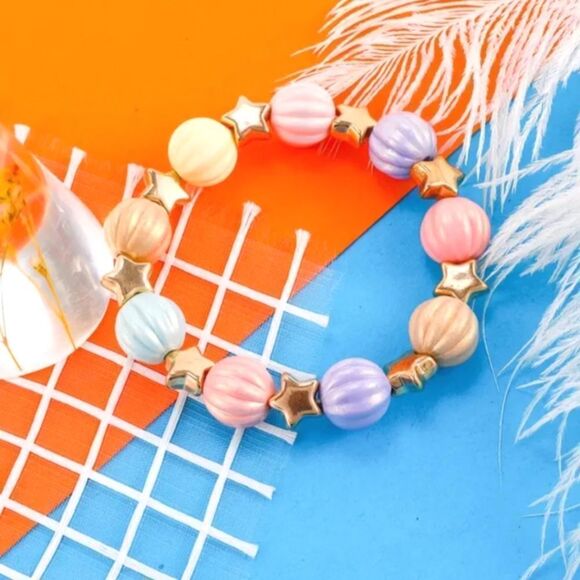 Girls Cute Acrylic latern Beads Bracelet - Picture 3 of 7